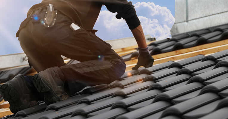 Financial Planning for Seasonal Roofing Work: Smoothing Income Fluctuations