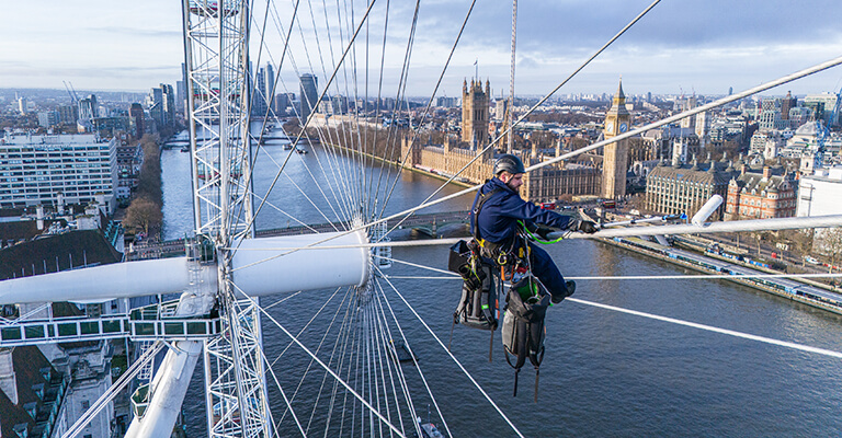 Experts Abseil London Eye on Live TV|Experts Abseil London Eye on Live TV