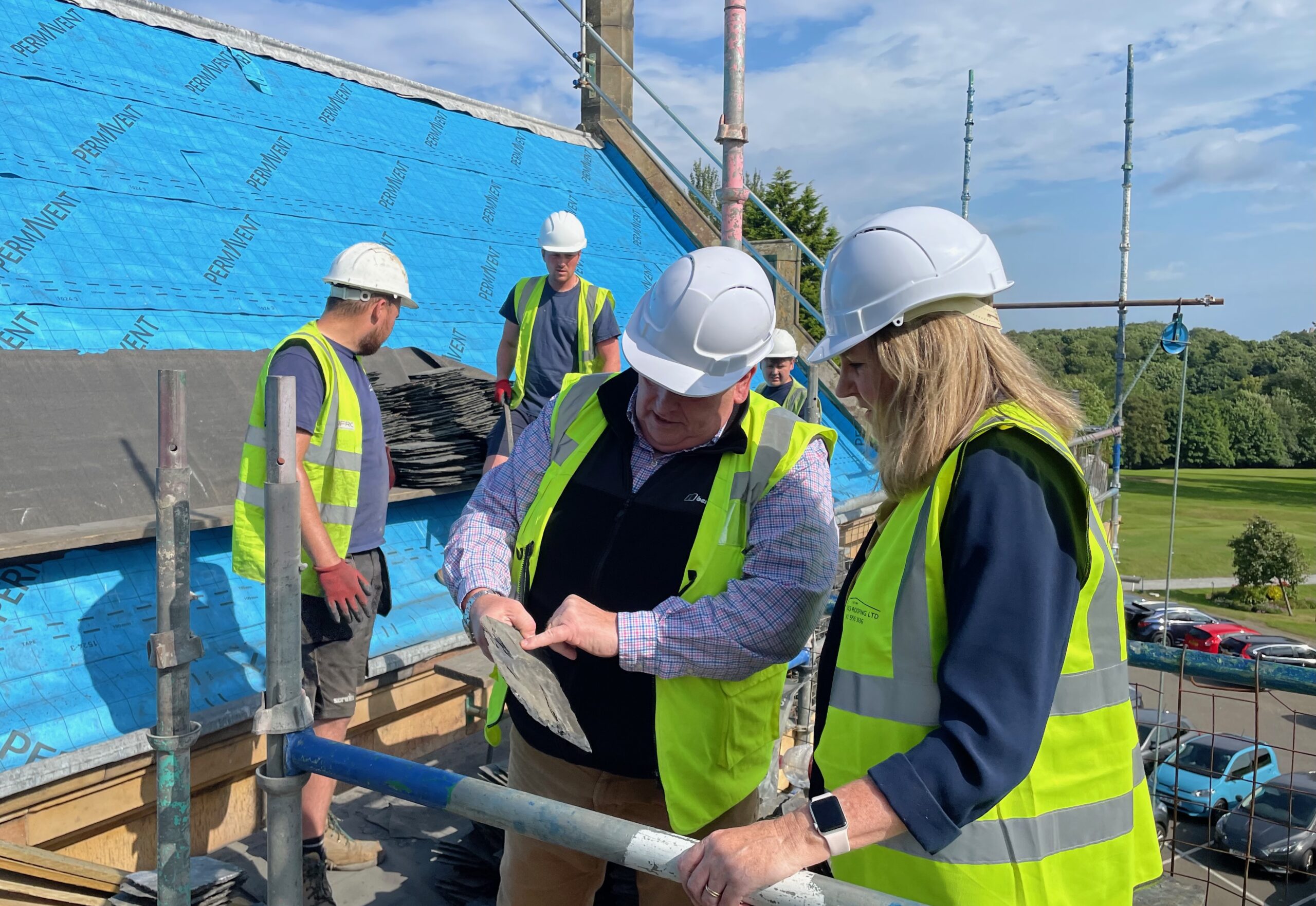 Scottish Parliament Presiding Officer Sees Traditional Slating Skills in Practice|Scottish Parliament Presiding Officer Sees Traditional Slating Skills in Practice