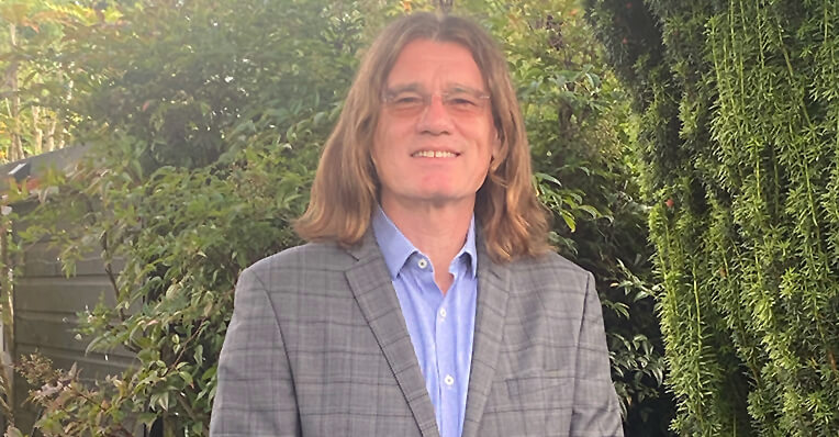 The Institute of Roofing (IoR) has awarded Mark Harris as a Fellow in recognition of his outstanding contribution to the industry 1 (002)