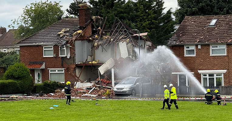 Hero Roofer Rescues Man From House Blaze|Kayfee Hameed